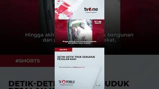 Diduga Rem Blong, Truk Tabrak Motor dan Pelajan Kaki #shorts #tvone #trending #news