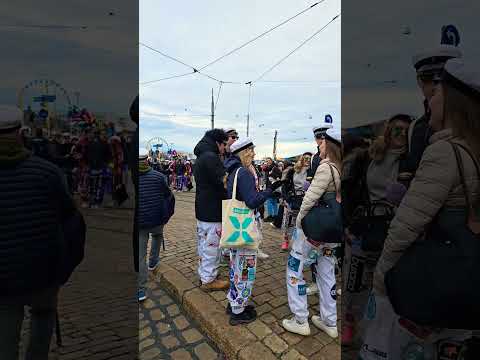 جشن دیوونه کننده  در هلسینکی دانشجوها خیابونارو گرفتن فنلاند  