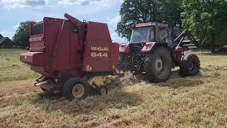 Testing case 1056xl with new holland 644 round baler