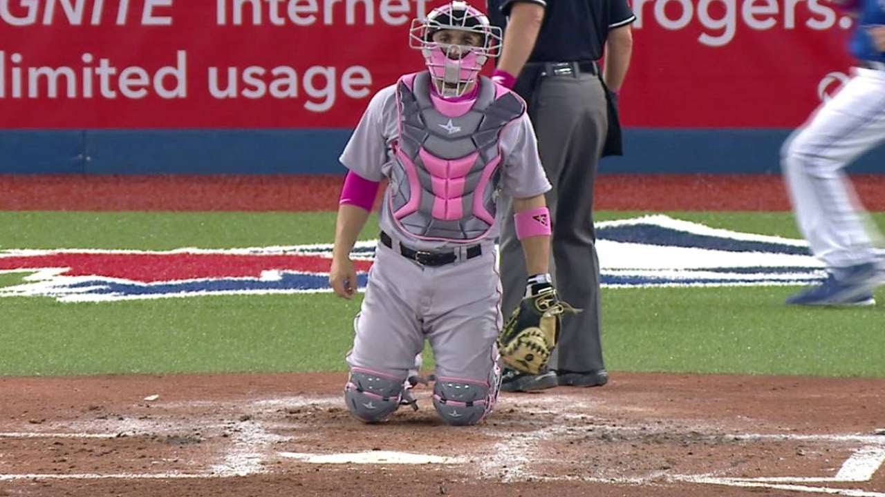 Red Sox honor mothers with pink gear 