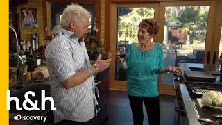 Guy Fieri se divierte cocinando junto a su madre | El gran apetito de Guy | Discovery H&H