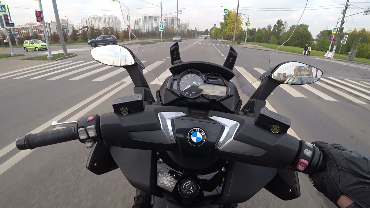 Скутер bmw с крышей