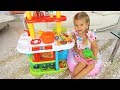 Diana 다이아나는 귀여운 주방 장난감으로 요리하는 척합니다 Children play with kitchen toys