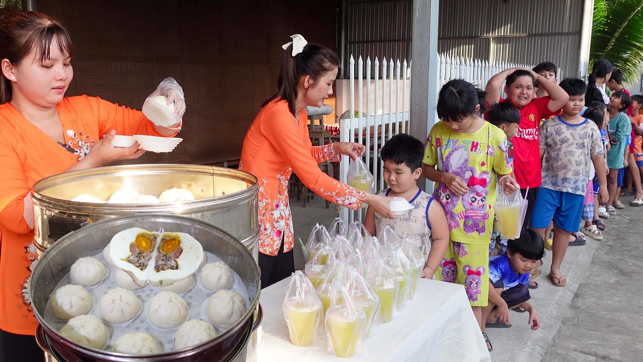 Bác Tư Ở Texas Tặng 100 Cái Bánh Bao Nhân Thịt Trứng và Nước Mía cho Các Em Nhỏ Ăn Tết Tây| HQ #1781
