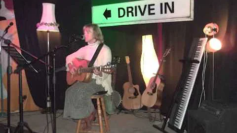 Guitarsiren "Happy the Hippo" and duo with Leon Co...