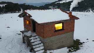 Staying in an abandoned brick house during a snowdrift