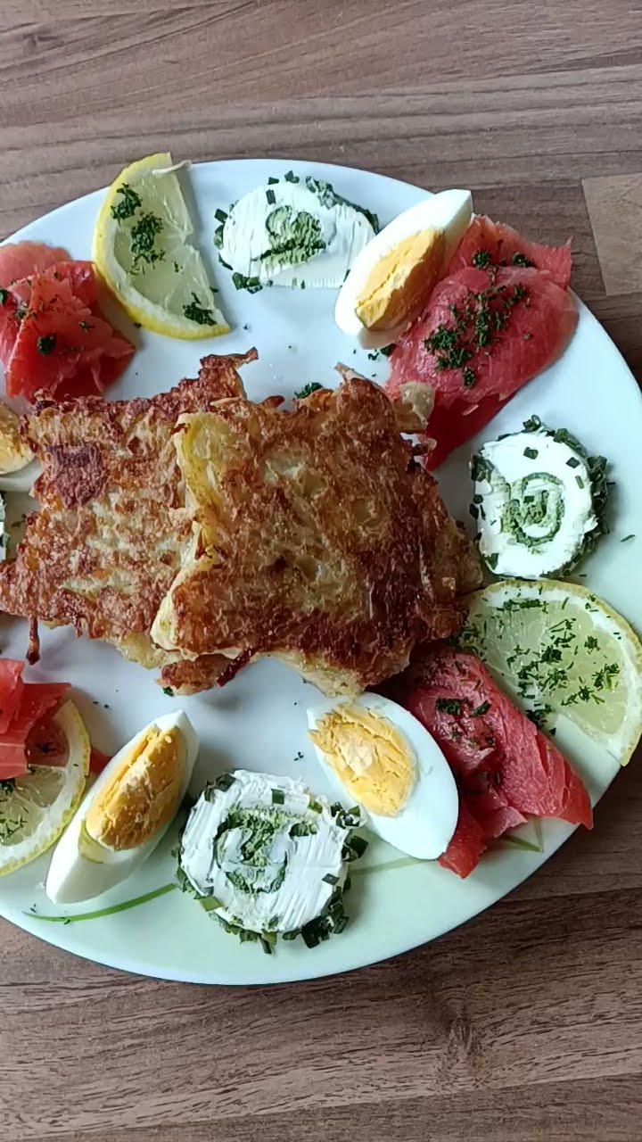 Kartoffelrösti mit Lachs , Ei,Zitrone und Kräutercreme. - YouTube