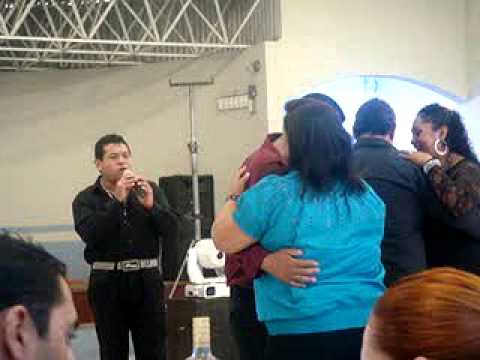 ruben vasquez ledesma cantandole asu hermano