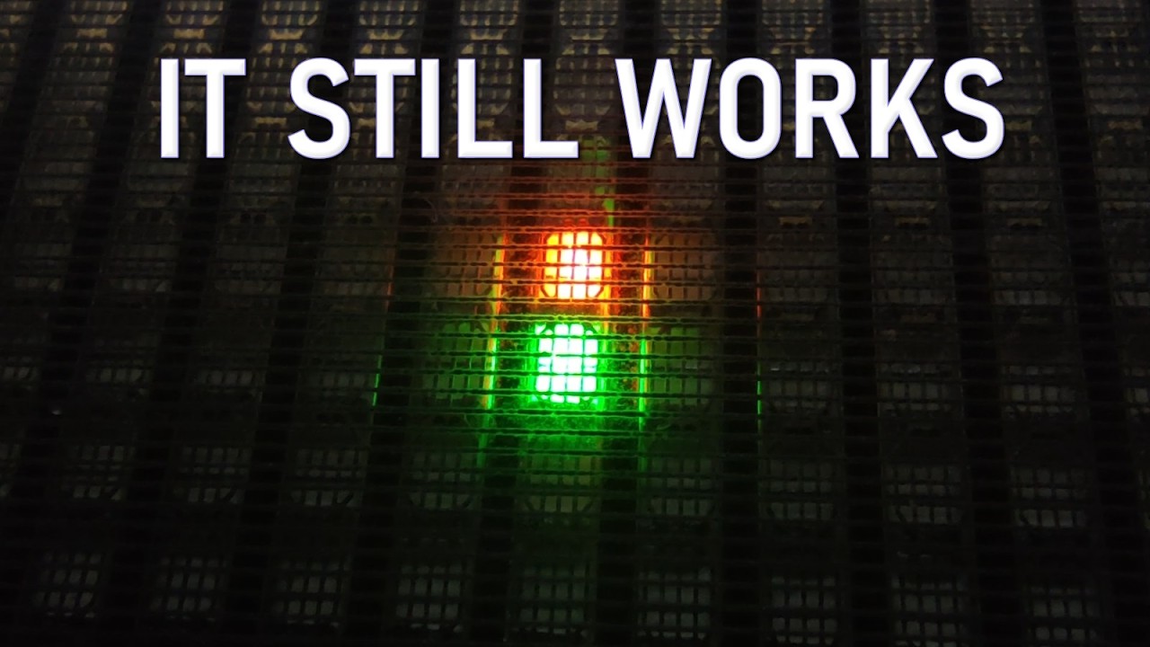 I Powered Up a Rare 1992 Plasma Screen (and other retro lamps)