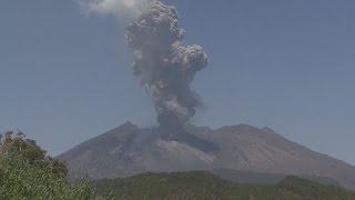 桜島９カ月ぶり爆発的噴火 噴煙３２００メートル