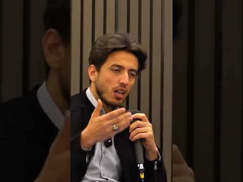 هل بتنا نمتلك الأشياء لتوفرها أم هي التي باتت تملكنا لمتابعة الندوة الدخول الى القناة 