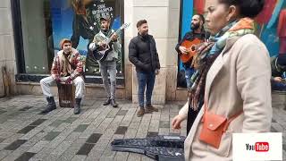 Çok Güzel Çalip Söyledi̇ler Taksi̇m Sokak Sanatçilari Ali̇ Erkulla Her Telden Müzi̇k