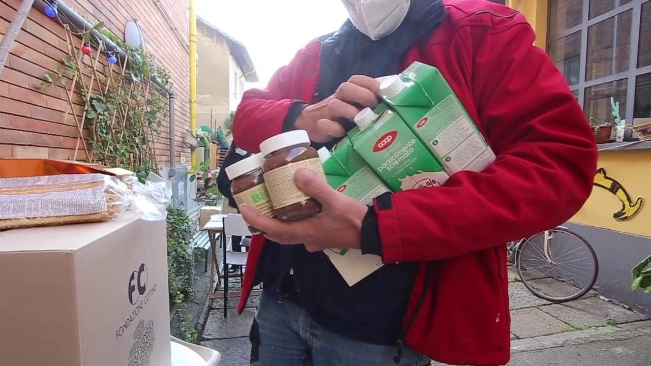 Italiani soli, anziani e cassintegrati: nelle mense torinesi i nuovi poveri dell'era Covid