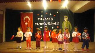 Neşeli̇ Adimlarda Huri̇yet Bayrami Böyle Kutlanir 9