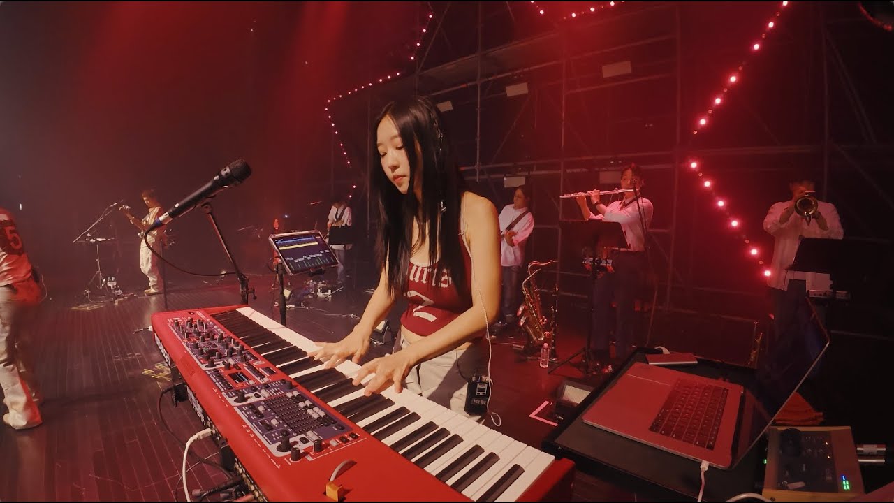 신인류 (Shin In Ryu) - Intro + 이상하고 아름다운(Strange and Beautiful) [Official Live]