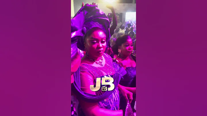 SEE NOLLYWOOD ACTRESS WHO SPRAYED MERCY AIGBE AT HER MOMS BURIAL CEREMONY