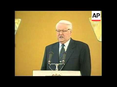 Videó: Miért öntötték El A Jelcin Emlékművet Tintával
