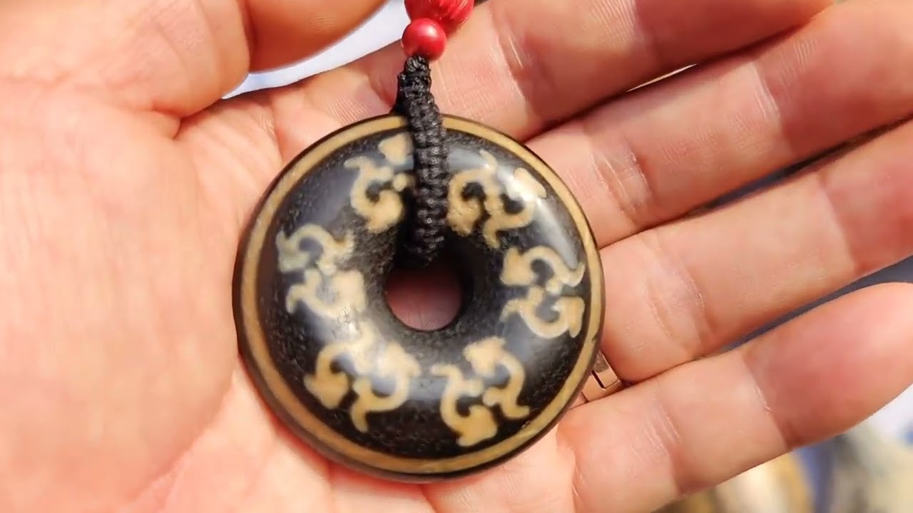 逛古玩地摊 逛出一汉代帝王58眼天珠 要600000 斌哥给400000不卖