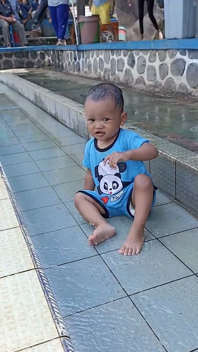 Asyiknya renang sam Tante & kakek #bayilucungoceh #januari2023