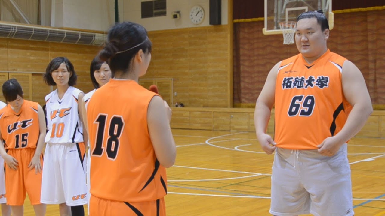 白鵬 華麗なシュート 女子バスケ部練習に参加 Youtube 白鵬 華麗なシュート 女子バスケ部練習に参加 Youtube