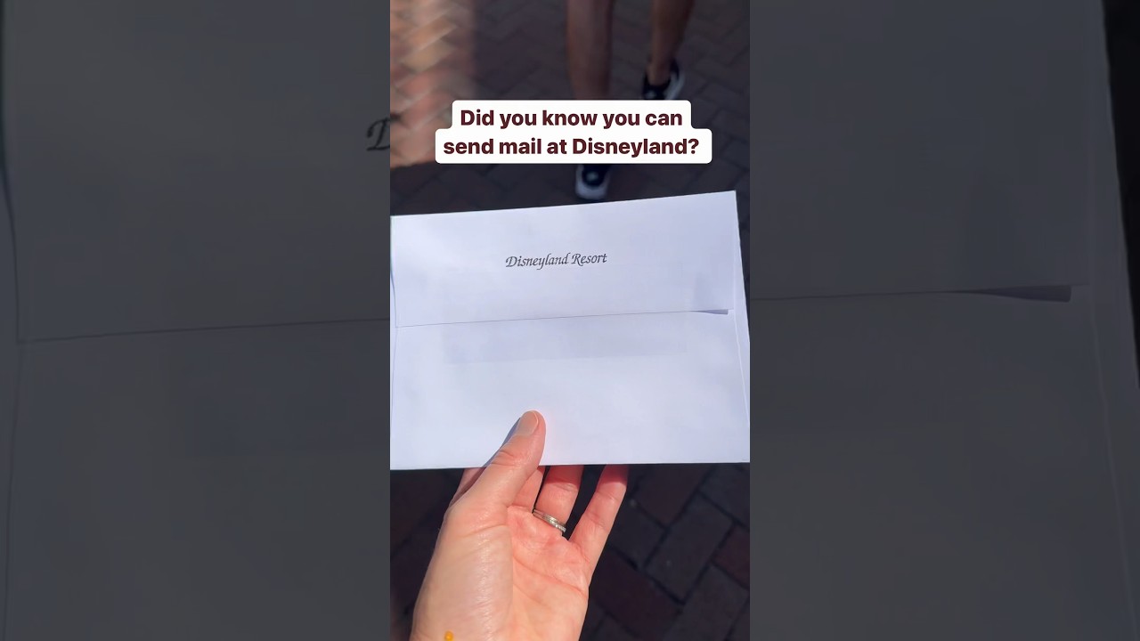 Did you know you can send mail at the Disneyland Resort? 💌📫