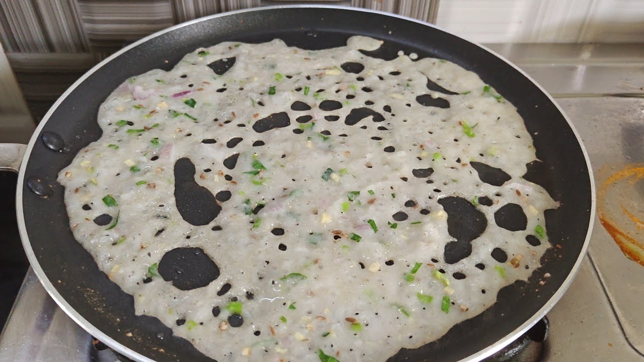 నేను పోసిన ఈ రవ్వ దోశ హోటల్ కన్నా బాగుంది  అన్నారు మా వారు ఎలా చేశాను మీరు చూడండి 🤔