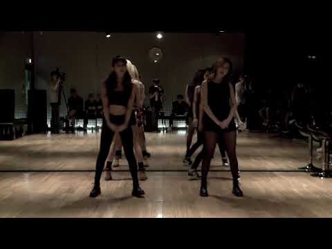 بلاك بينك يرقصون على أغنية Rihanna Bitch Better Have My Money