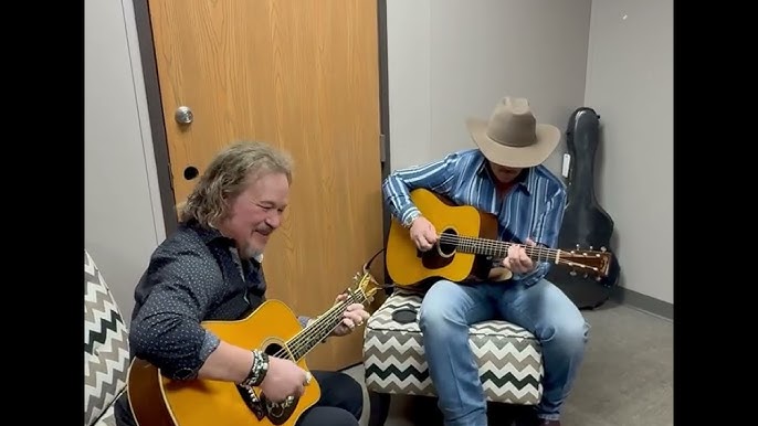 Travis Tritt - Jamming with Zach Top [Live] - YouTube