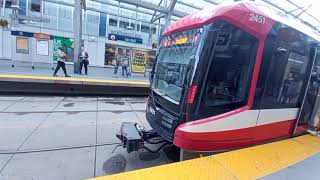 Поездка в центр Wycieczka do centrum Calgary Transit