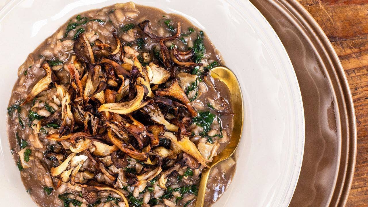 How to Make Red Wine Risotto with Kale & Mushrooms by Rachael | Rachael Ray Show