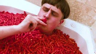 Oliver Tree - Movement [Hot Cheetos Bath Challenge] Resimi