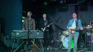 Download Lagu Mike Lindup / Phil Gould (Level 42):  \ MP3