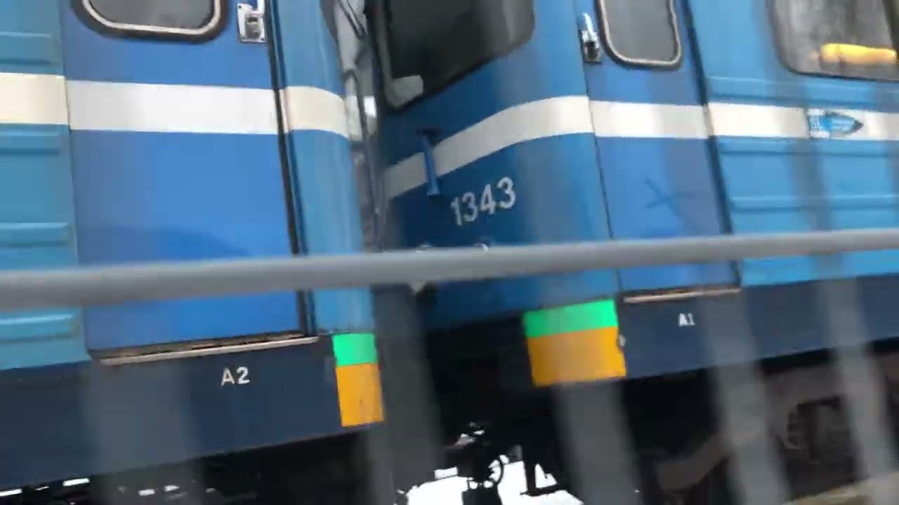 C14 Tunnelbanetåg avställda i 🔵 Rissnedepån.