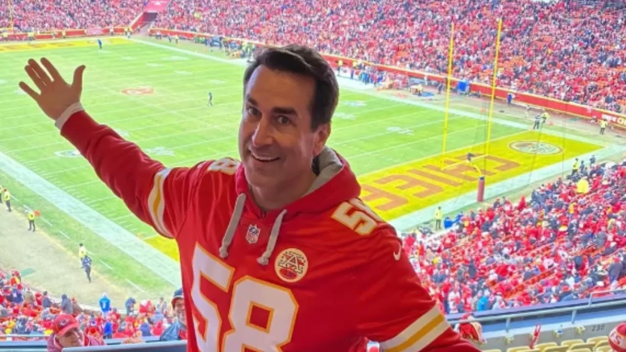 Kansas City Chiefs superfan Rob Riggle dishes on hanging out with Taylor Swift 'She's an amazing pe - YouTube
