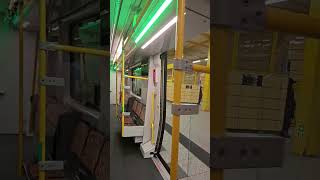 Die U5 ist wegen Suizid zw.Museumsinsel und Frankfurter Allee unterbrochen bitte andere Route suchen