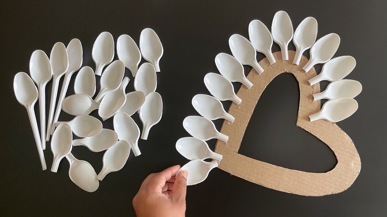 13 AMAZING WAYS TO CREATE CRAFTS WITH PLASTIC HANGERS – Only