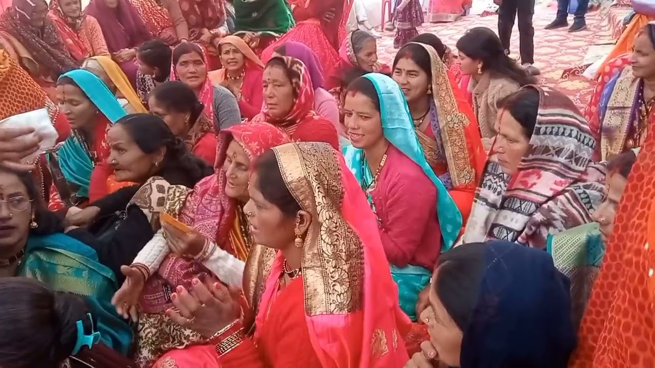 हमारे गांव में कुछ इस तरह से होता है महिला संगीत