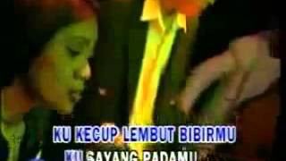 Download Lagu Kasih Jangan Kau Pergi - Bunga Band MP3
