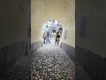 Ich laufe in einer Gasse an der Fischstrasse (Ribja ulica) in Ljubljana (21.08.2025)