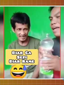 Story WA Lucu - Disemprot air