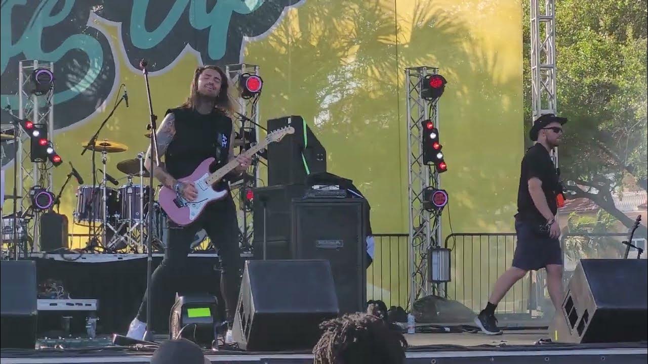 Iya Terra "Break down the walls with Bob Marley interlude" (live) at Reggae RiseUp 2023 Iya Terra "Break down the walls with Bob Marley interlude" (live) at Reggae RiseUp 2023
