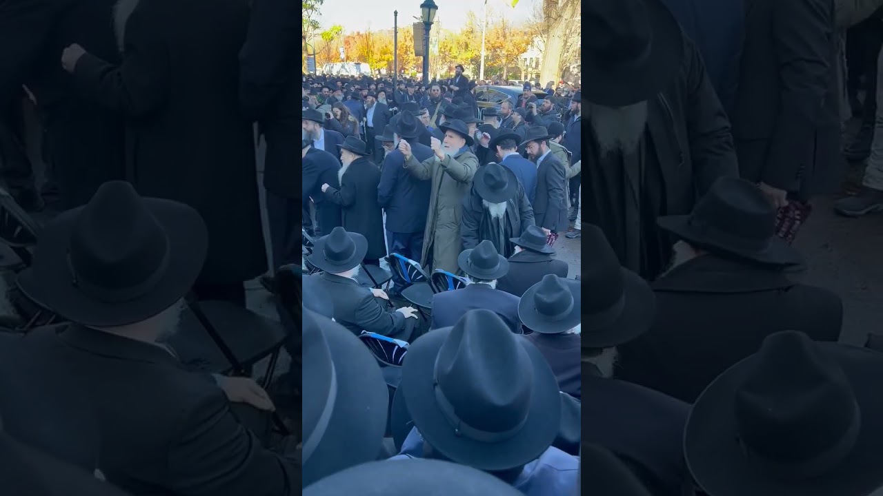 ר' שלמה קונין ור' אברמל שם טוב בריקוד ניגון ראש חודש כסלו