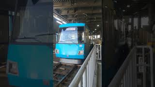 東急世田谷線（300系電車。モーニングブルーの302編成）終点の下高井戸駅に到着。TOKYU SETAGAYA LINE Shimo-takaido Station Tokyo JAPAN TRAIN