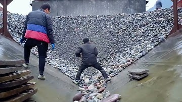 Barge unloading 3500 tons of pebbles part 3 - empty barge