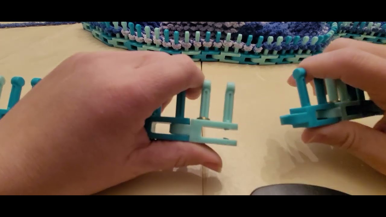 How to Loom Knit the U-Knit Stitch on Flexee Loom (Beginner