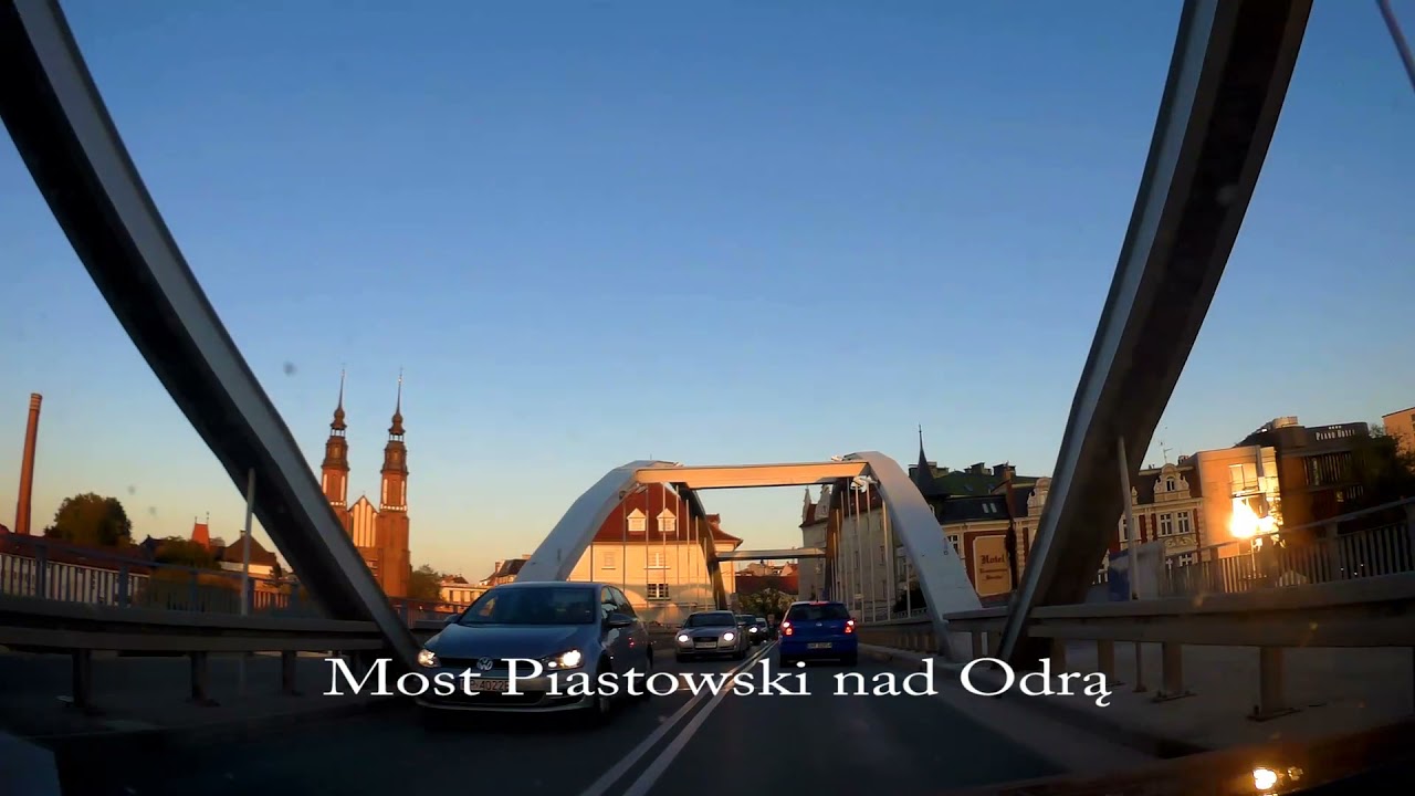Jedziemy autem przez Opole od ul  Partyzanckiej do ul  Strzeleckiej w stronę Strzelec Op  08 10 2021
