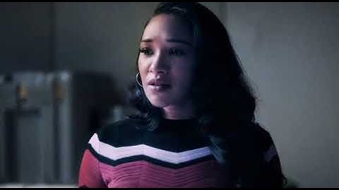 Flash 5x09 elseworlds part 1 (SMALLVILLE REFERENCE)