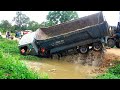 Amazing Hyundai 25Ton Dump Truck Recovery Pulling Cable Break