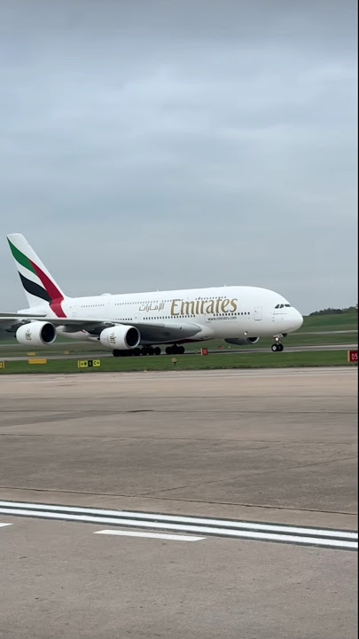 Emirates Airlines Airbus A380 😮🛫 #shorts #avaition #airlines #airport #airbusa380 #landing #emirates