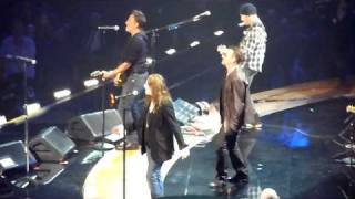 Details U2, Bruce Springsteen & Patti Smith - 30/10/2009 HD: Because The Night (Version 1) Update